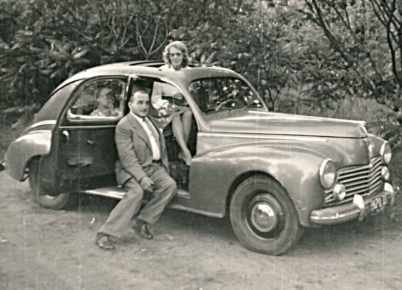 car-princess5-1954.png - Dad .. Mom and my GrandMother in the back seat .. - circa 1954