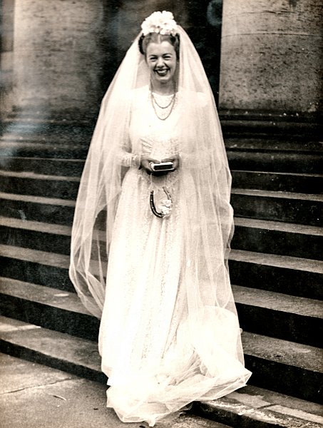 dadandmomwedding2-1946.png - The beautiful bride Priscilla Macgregor Brown - Blomberg 1946