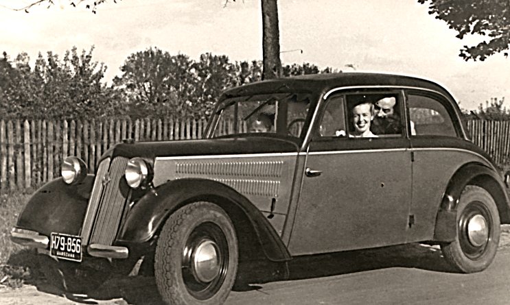 car-lottie-1952.png - "Who's taking the photo? - still coming home from camp - 1952